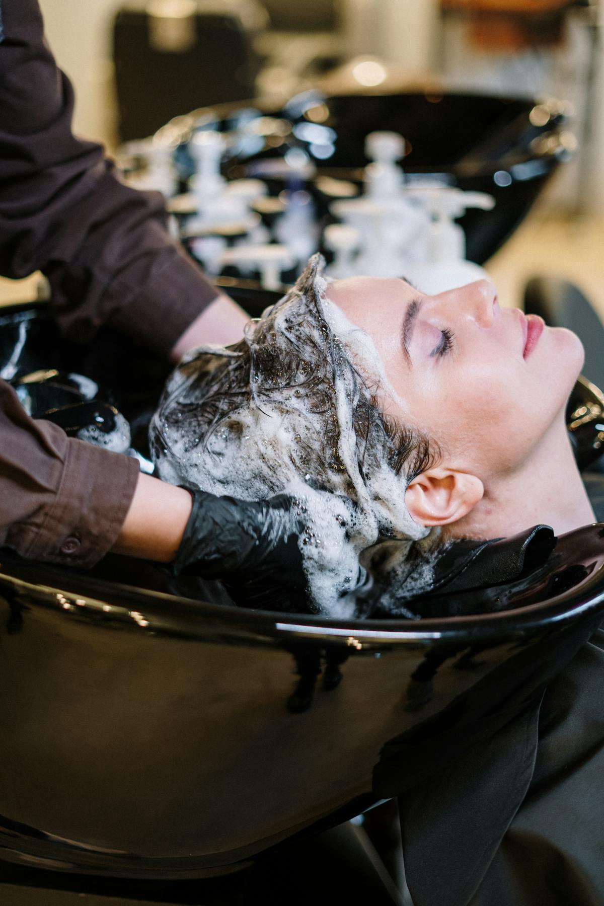 Relaxing hair treatment suitable for many hair histories